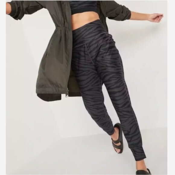 Old Navy Powersoft Zebra-print Joggers - Picture 1 of 6